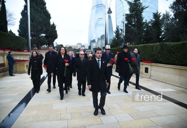 Diplomatic corps reps pay tribute to martyrs in Azerbaijan's Baku (PHOTO)