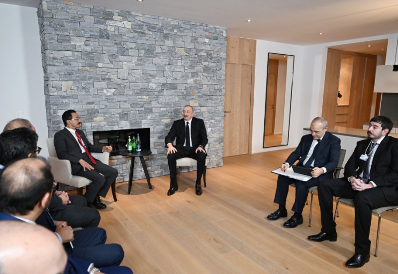 President Ilham Aliyev meets with Group Chairman and CEO of DP World in Davos (PHOTO)