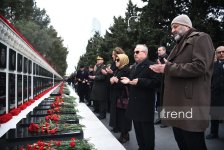 Diplomatic corps reps pay tribute to martyrs in Azerbaijan's Baku (PHOTO)