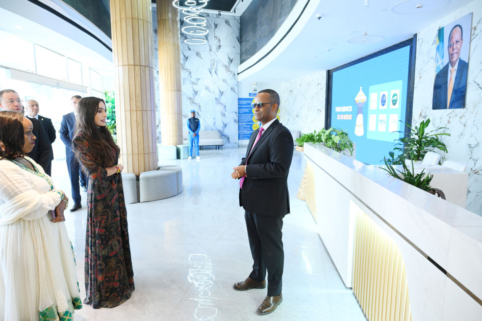 Heydar Aliyev Foundation VP Leyla Aliyeva visits MESOB One-Stop Service Center in Ethiopia (PHOTO)