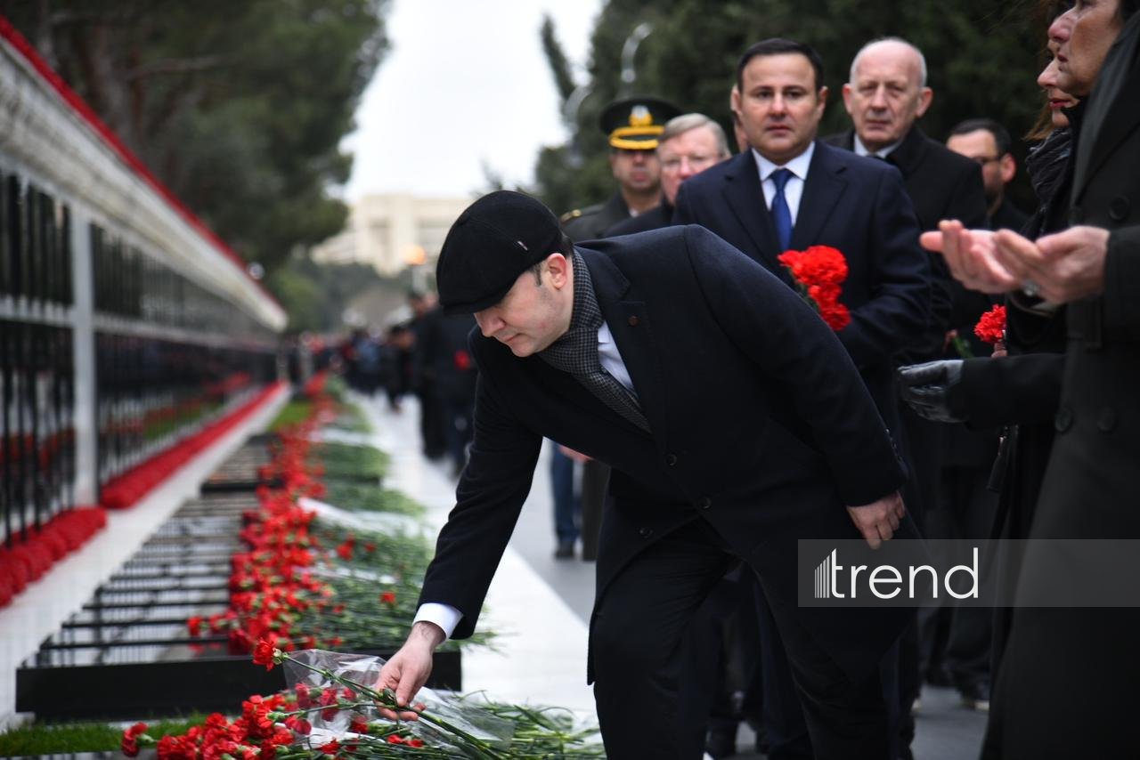 Diplomatic corps reps pay tribute to martyrs in Azerbaijan's Baku (PHOTO)