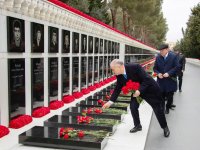 Azerbaijani State Security Service officials pay tribute at Alley of Martyrs (PHOTO/VIDEO)