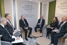 President Ilham Aliyev meets with Chairman and Chief Executive Officer of JPMorgan in Davos (PHOTO)