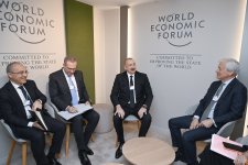 President Ilham Aliyev meets with Chairman and Chief Executive Officer of JPMorgan in Davos (PHOTO)