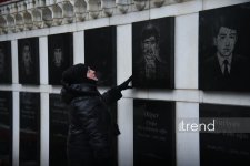 Azerbaijani people honor memory of victims of 20 January tragedy (PHOTO)