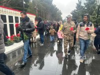 Azerbaijani people honor memory of victims of 20 January tragedy (PHOTO)