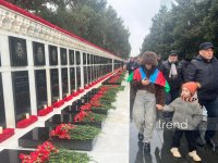 Azerbaijani people honor memory of victims of 20 January tragedy (PHOTO)