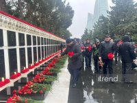 Azerbaijani people honor memory of victims of 20 January tragedy (PHOTO)