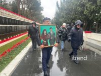 Azerbaijani people honor memory of victims of 20 January tragedy (PHOTO)