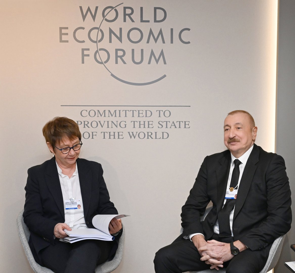 President Ilham Aliyev meets with President of European Bank for Reconstruction and Development in Davos (PHOTO/VIDEO)