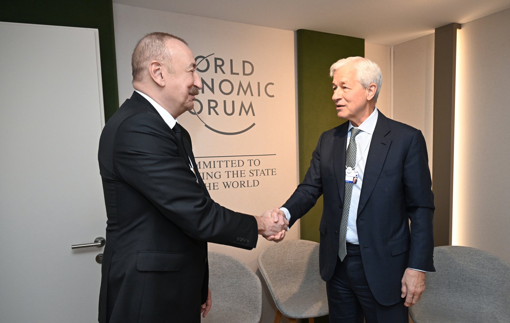 President Ilham Aliyev meets with Chairman and Chief Executive Officer of JPMorgan in Davos (PHOTO)