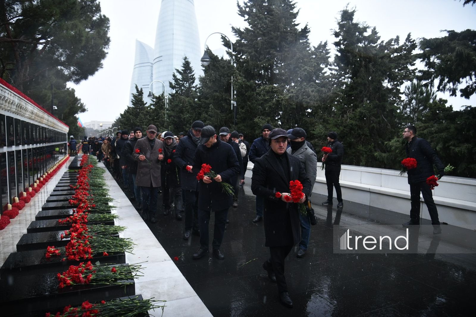 Azerbaijani people honor memory of victims of 20 January tragedy (PHOTO)