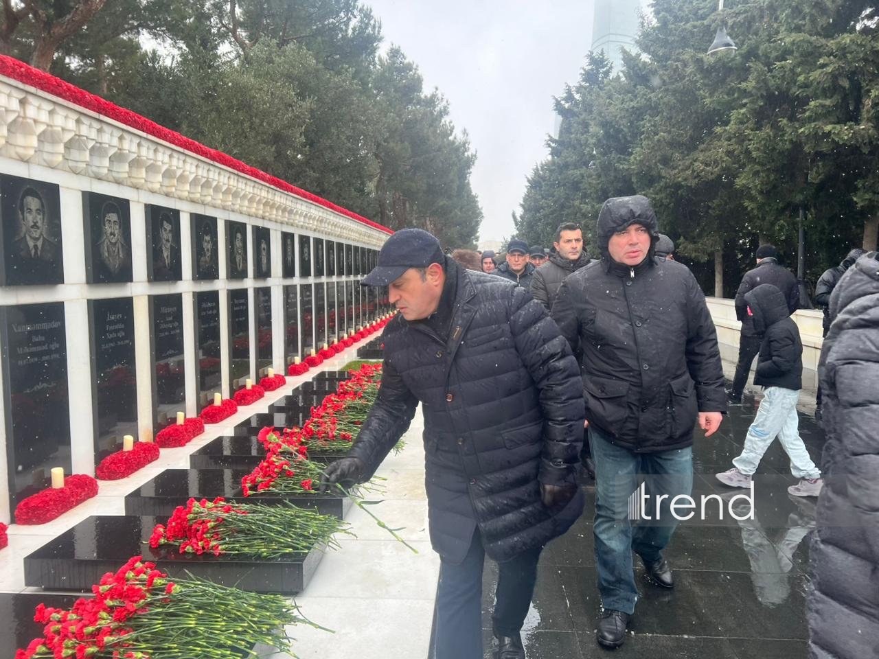 Azerbaijani people honor memory of victims of 20 January tragedy (PHOTO)
