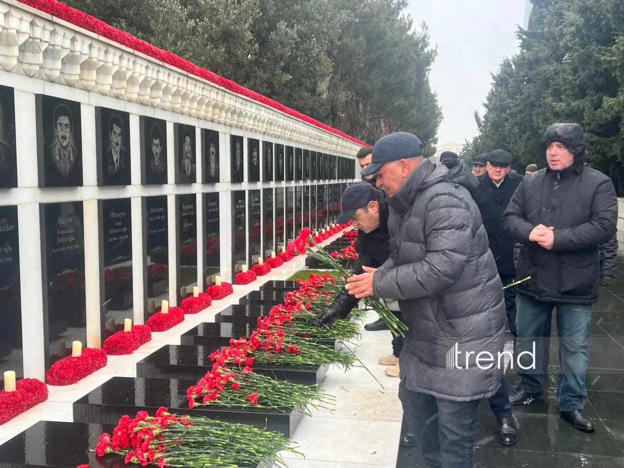 Azerbaijani people honor memory of victims of 20 January tragedy (PHOTO)