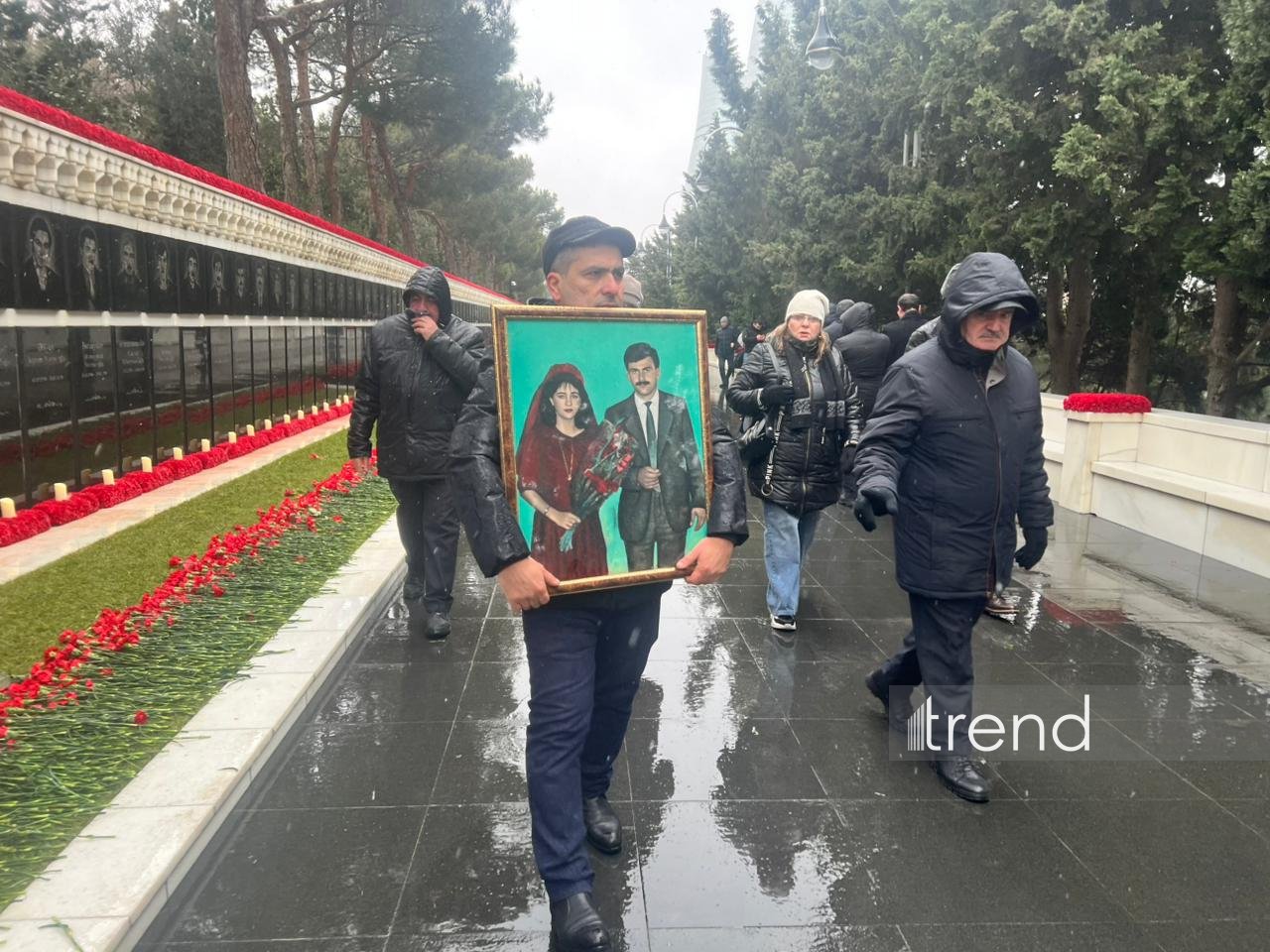 Azerbaijani people honor memory of victims of 20 January tragedy (PHOTO)