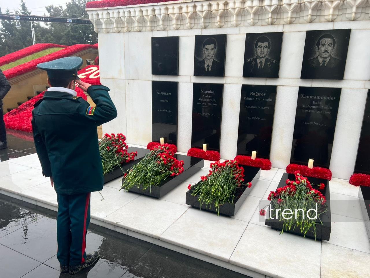 Azerbaijani people honor memory of victims of 20 January tragedy (PHOTO)