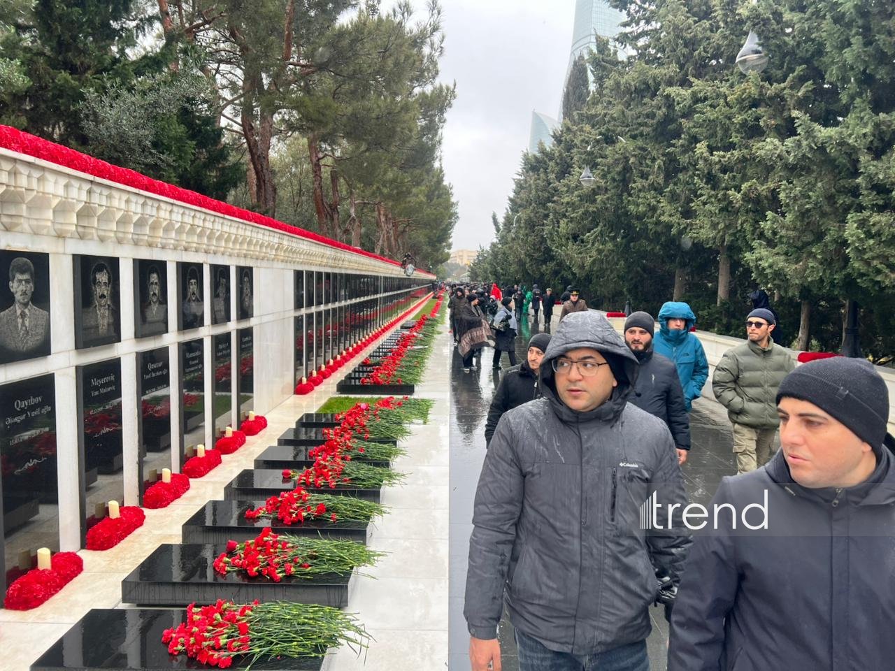Azerbaijani people honor memory of victims of 20 January tragedy (PHOTO)