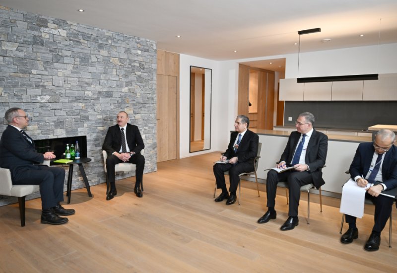 President Ilham Aliyev meets with President of Dell Technologies for Europe, Middle East, and Africa in Davos (PHOTO/VIDEO)