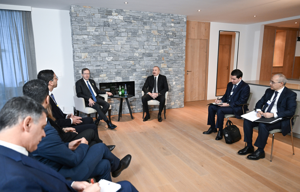 President Ilham Aliyev meets with President of State of Israel in Davos (PHOTO)