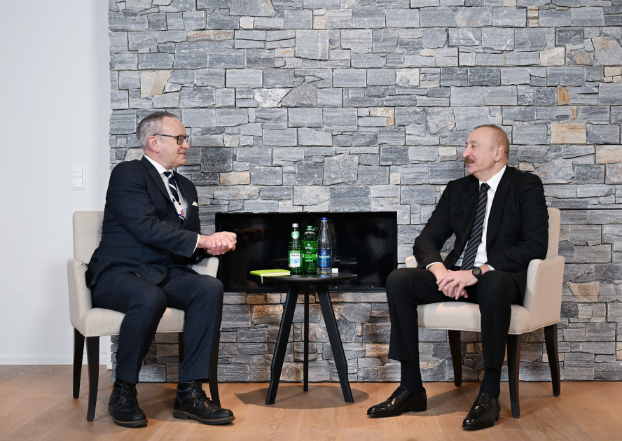 President Ilham Aliyev meets with President of Dell Technologies for Europe, Middle East, and Africa in Davos (PHOTO)