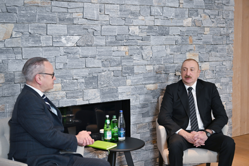 President Ilham Aliyev meets with President of Dell Technologies for Europe, Middle East, and Africa in Davos (PHOTO)
