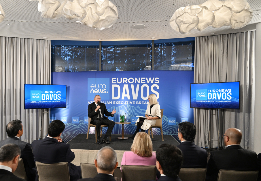 President Ilham Aliyev attends “Azerbaijan Executive Breakfast” event in Davos (PHOTO)