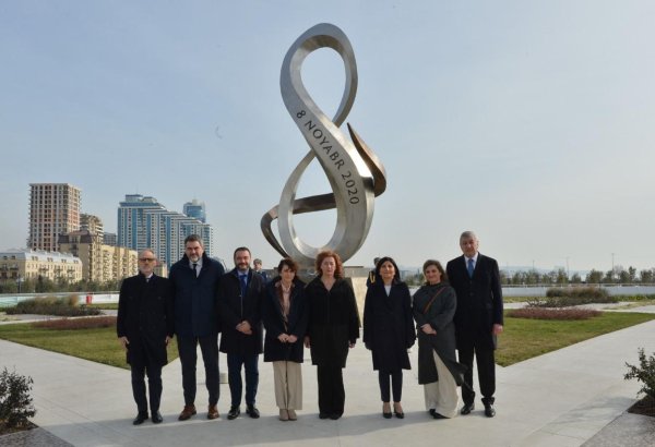 Speaker of Spanish Congress of Deputies visits Alley of Honors and Victory Park in Baku (PHOTO)