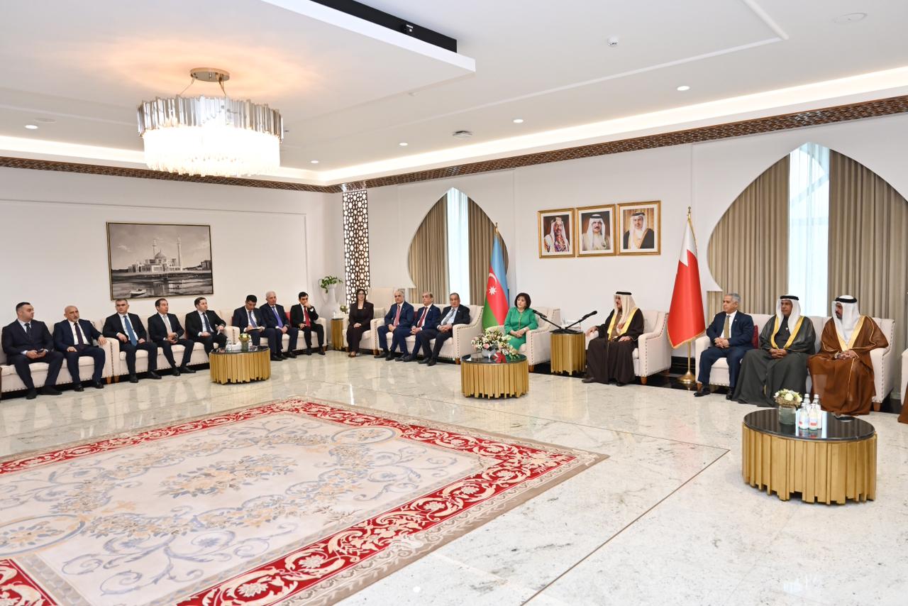 Speaker of Azerbaijani Parliament meets with Chairman of Bahrain’s Council of Representatives (PHOTO)