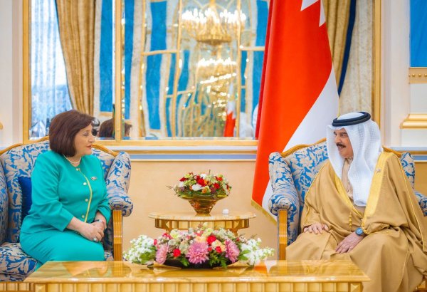 Azerbaijani Parliament speaker meets with King of Bahrain (PHOTO)
