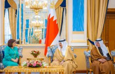 Azerbaijani Parliament speaker meets with King of Bahrain (PHOTO)