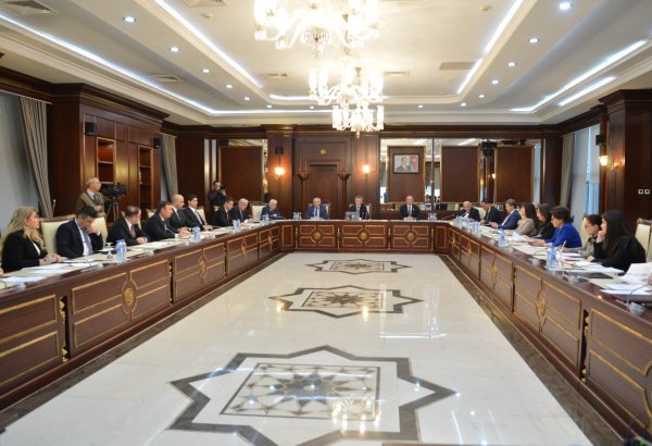 Azerbaijan’s Parliamentary Committee reviews new law on children’s rights (PHOTO)