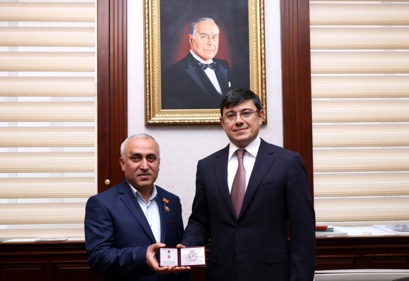 Azerbaijani diaspora leader in Ukraine receives award for service
