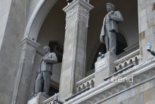 Gazing at Baku from National Library facade — stone gallery of great names (PHOTO)