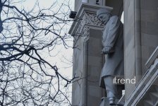 Gazing at Baku from National Library facade — stone gallery of great names (PHOTO)