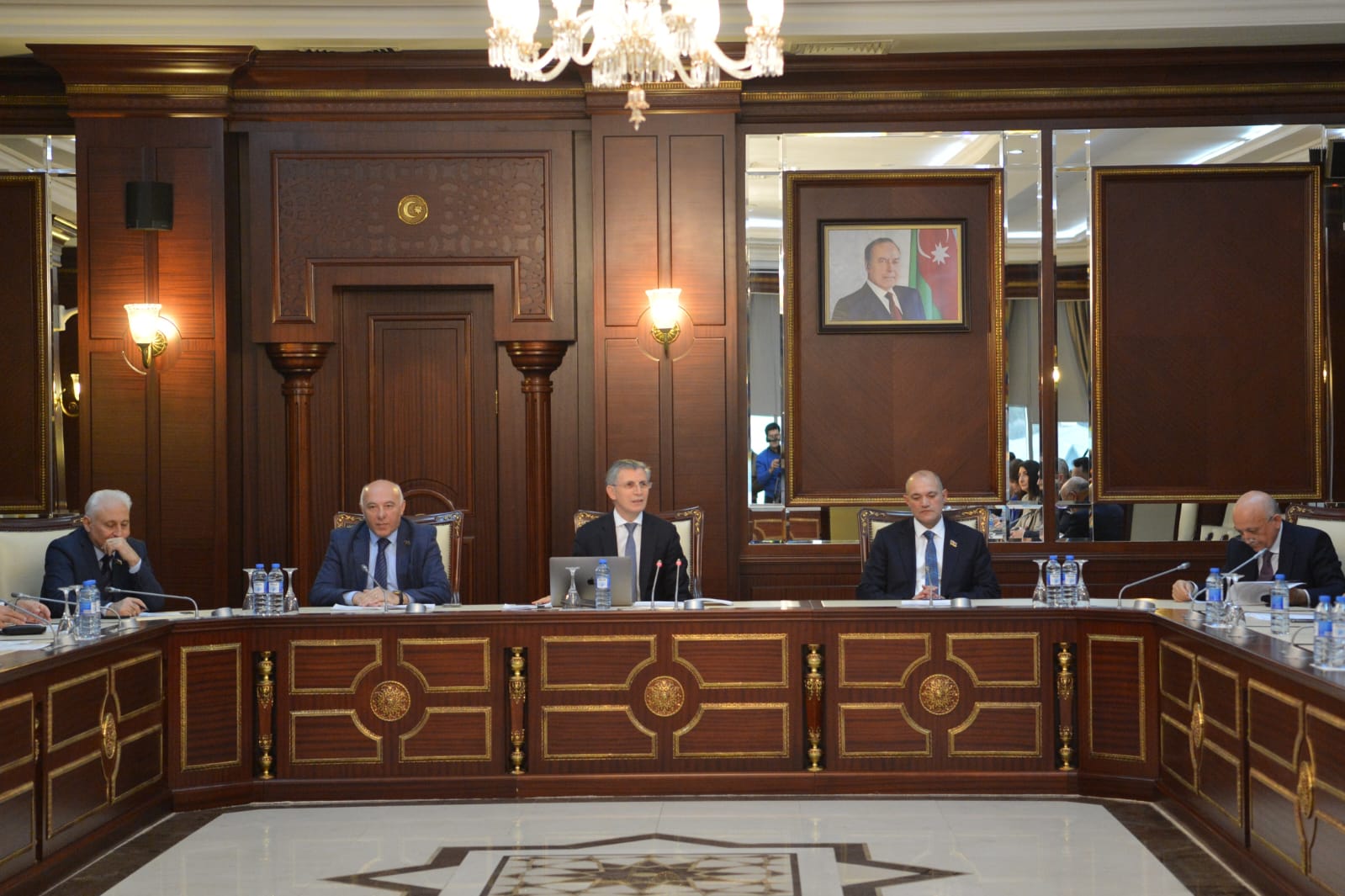 Azerbaijan’s Parliamentary Committee reviews new law on children’s rights (PHOTO)