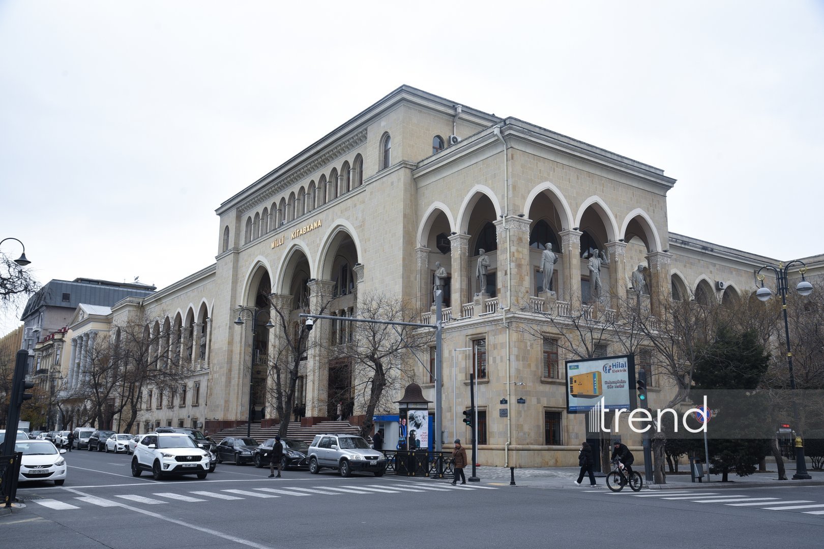 Gazing at Baku from National Library facade — stone gallery of great names (PHOTO)