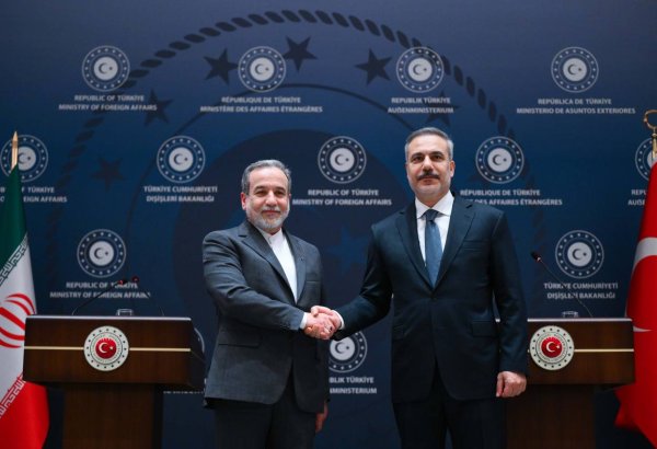 Turkish and Iranian foreign ministers hold phone talk