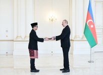 President Ilham Aliyev accepts credentials of Indonesia's newly appointed ambassador (PHOTO)