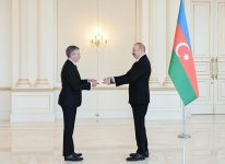 President Ilham Aliyev accepts credentials of Norway's newly appointed ambassador (PHOTO)