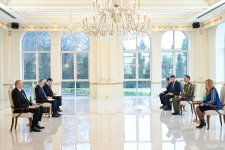 President Ilham Aliyev accepts credentials of Greece's newly appointed ambassador (PHOTO)