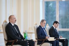 President Ilham Aliyev accepts credentials of Greece's newly appointed ambassador (PHOTO)