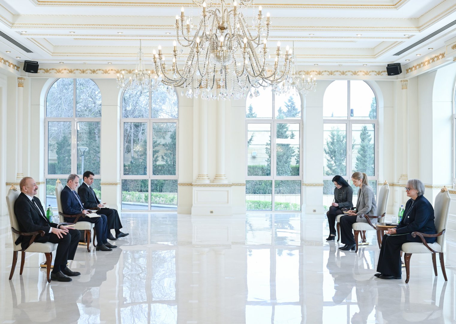 President Ilham Aliyev accepts credentials of Australia's newly appointed ambassador (PHOTO)