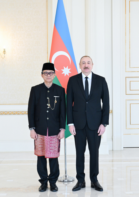 President Ilham Aliyev accepts credentials of Indonesia's newly appointed ambassador (PHOTO)