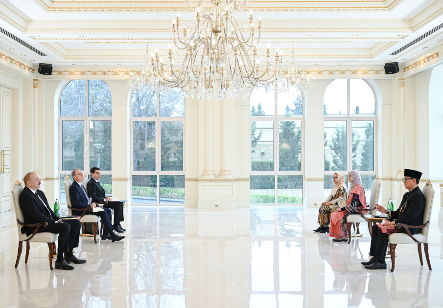 President Ilham Aliyev accepts credentials of Indonesia's newly appointed ambassador (PHOTO)