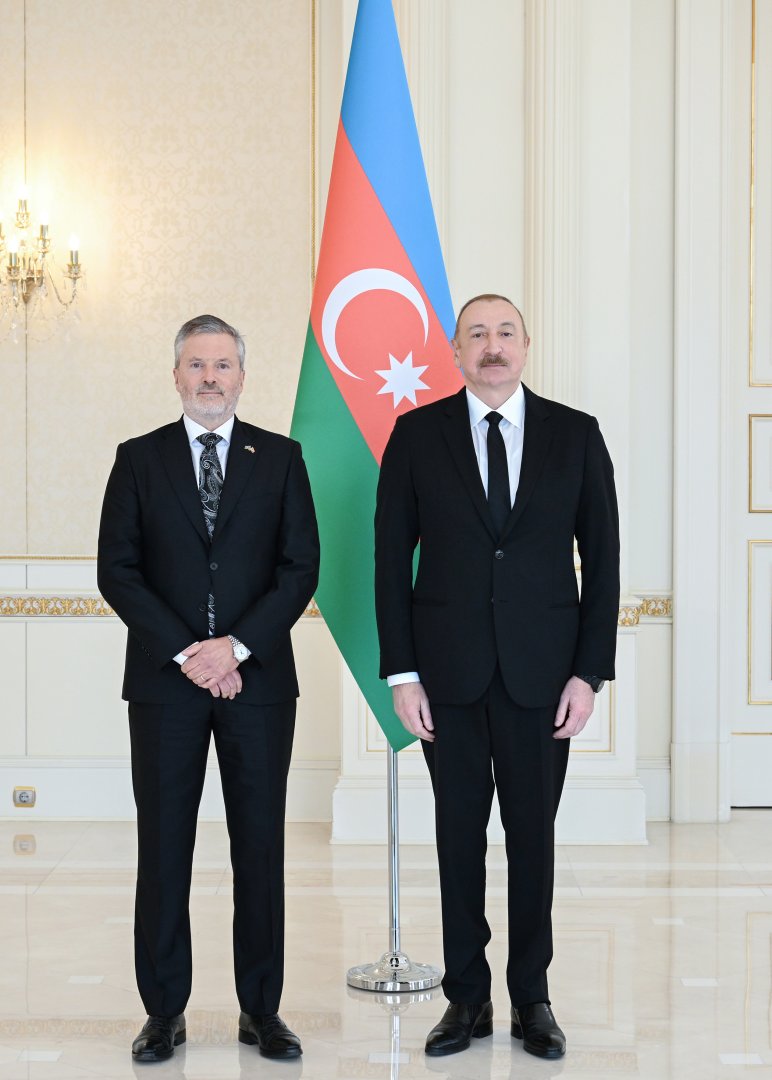 President Ilham Aliyev accepts credentials of Norway's newly appointed ambassador (PHOTO)