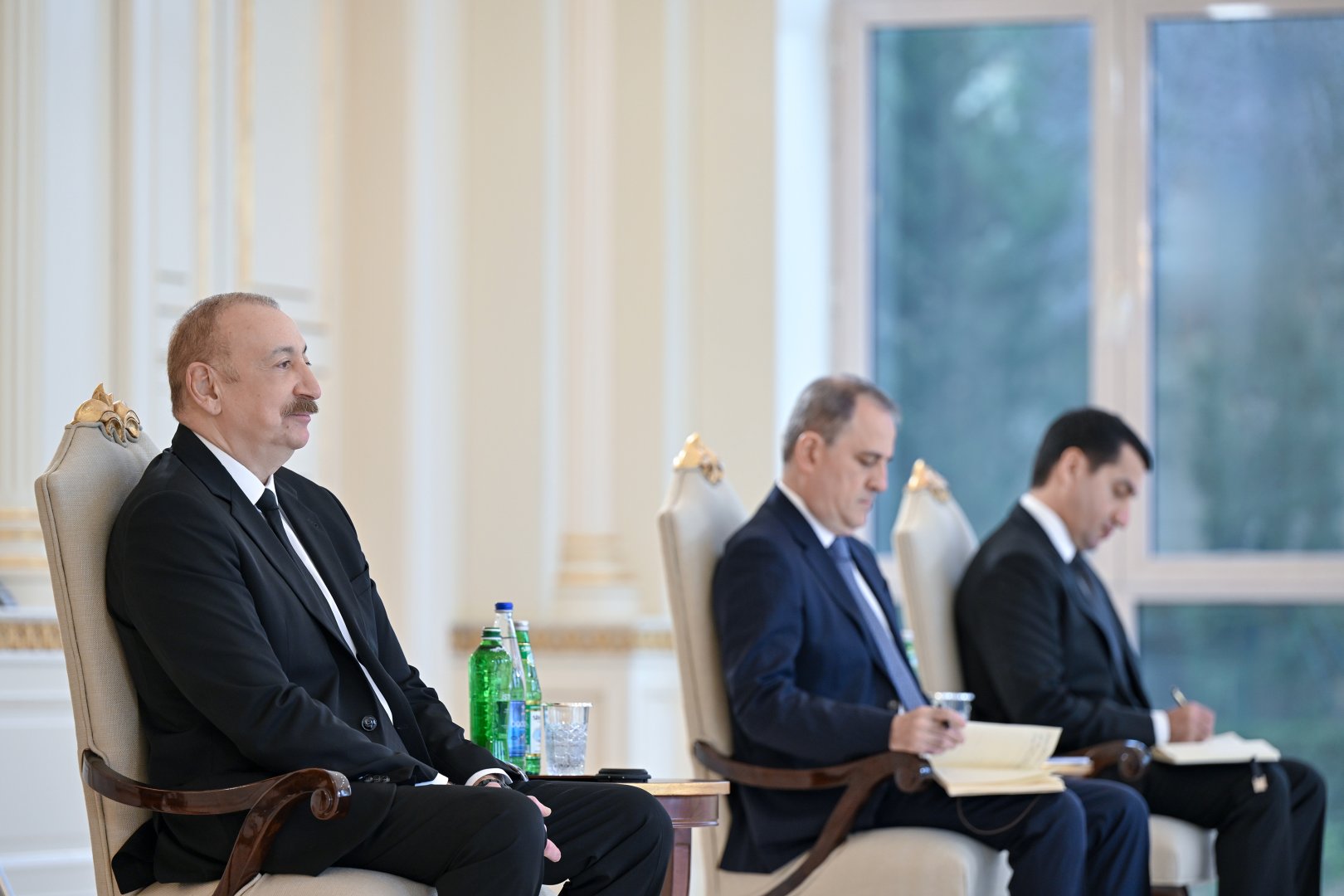 President Ilham Aliyev accepts credentials of Greece's newly appointed ambassador (PHOTO)