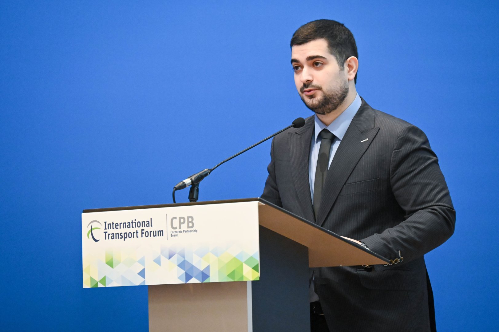 Azerbaijan shares transport expertise at Int'l Forum (PHOTO)