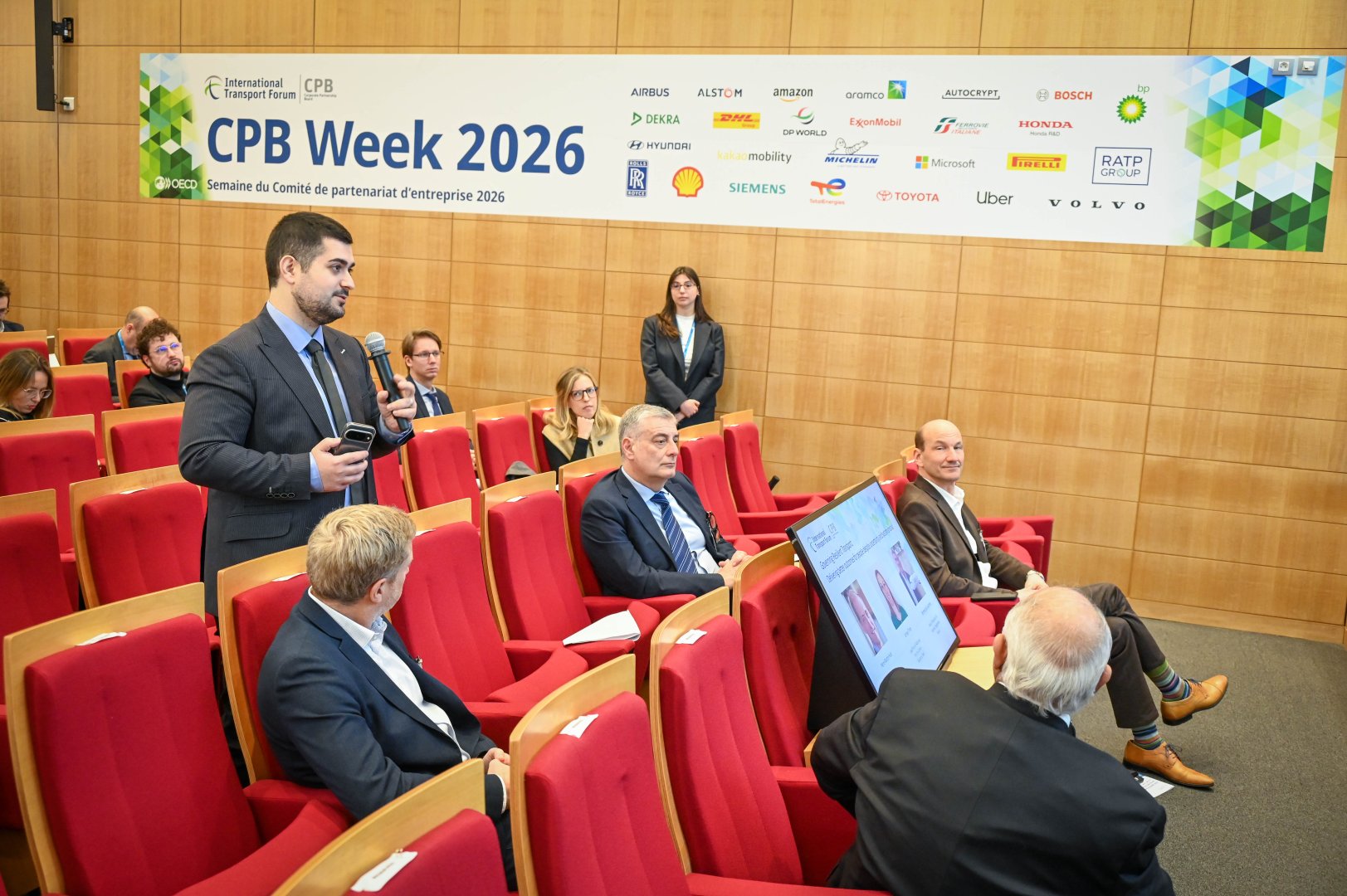 Azerbaijan shares transport expertise at Int'l Forum (PHOTO)