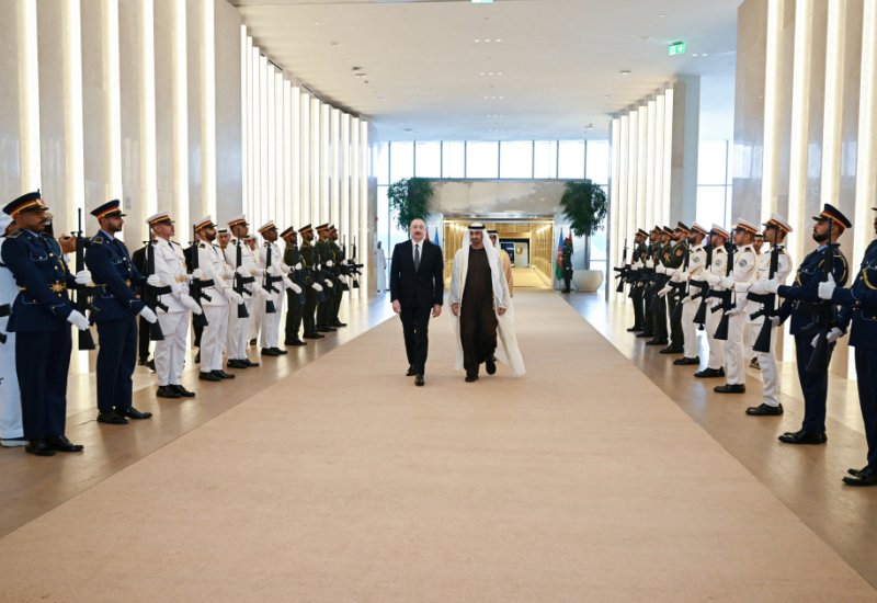 President Ilham Aliyev arrives in UAE for working visit (PHOTO)