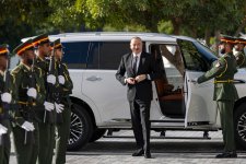 President Ilham Aliyev meets with President of United Arab Emirates in Abu Dhabi (PHOTO/VIDEO)